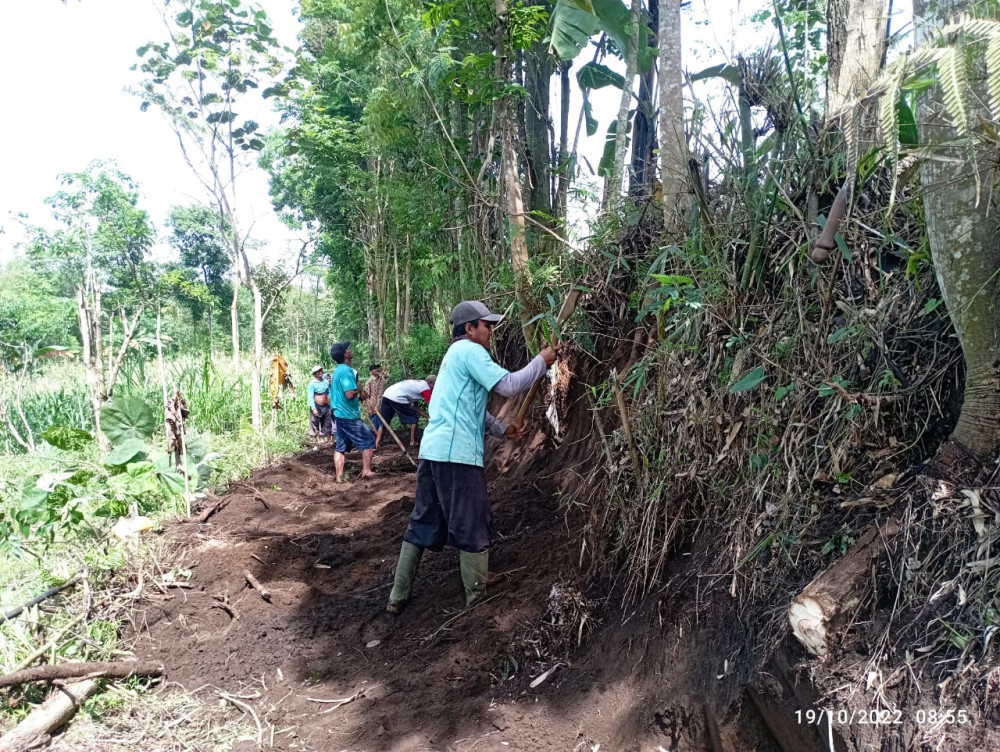 Kerja Bakti Pembangunan dan Pelebaran Jalan Tembus Dusun Pakem RT 1, 2, 3 RW 15